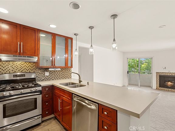 2nd image of 4702 Fulton Ave APT 202