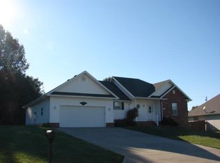 785 N Olive St, Marshfield, MO 65706