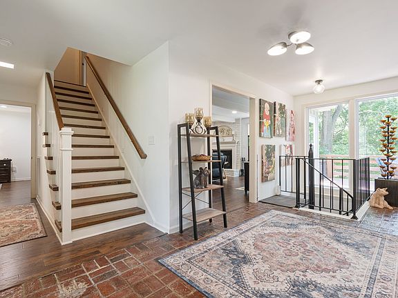 5th image of 1058 Greenwood Ct
