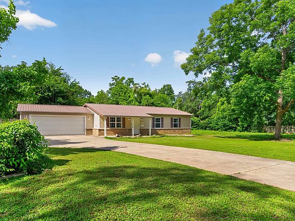 5th image of 228 Cambridge Ln
