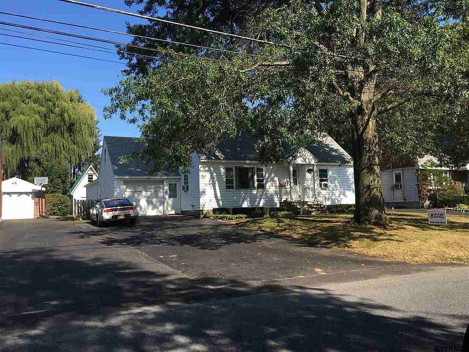 1st image of 27 Oakwood Dr