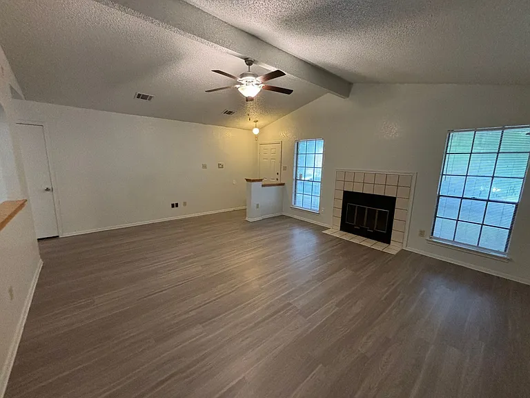 1112 Byers Ln — Photo 3