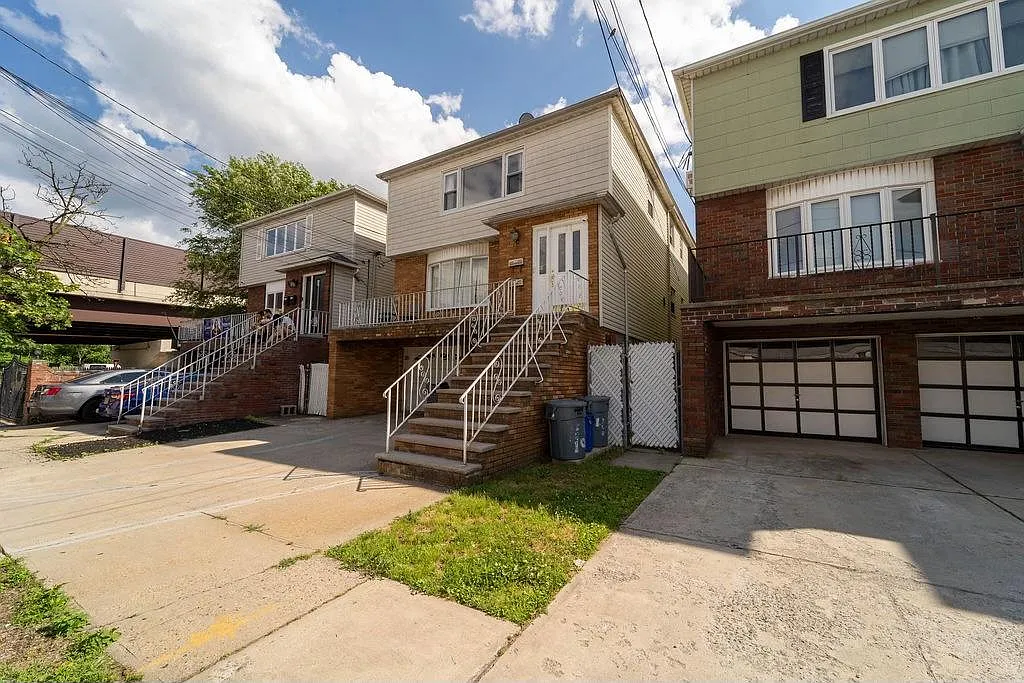 Building Photo - 44 E 52nd St #2