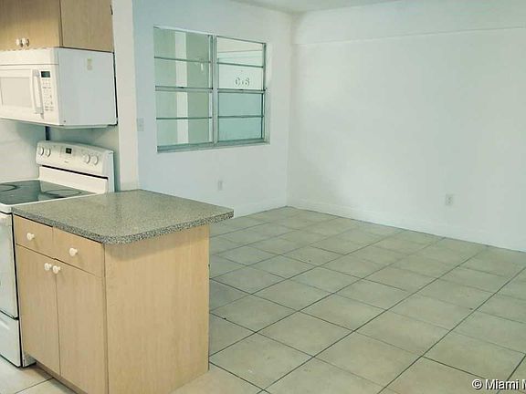 4th image of 1821 NE 168th St APT C5