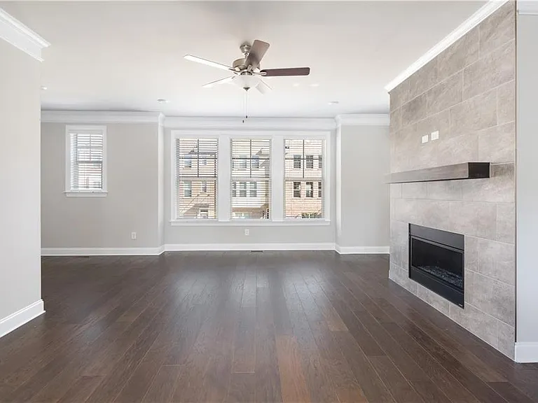 1758 Samantha Bnd — Photo 10