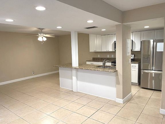 2nd image of 924 Byron Ct