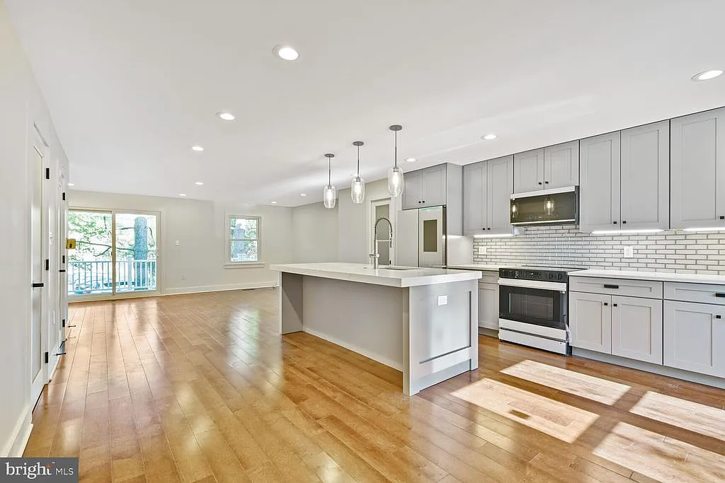 4 bed, 3.5 bath, 1435 sqft, $4,500 — Photo 4
