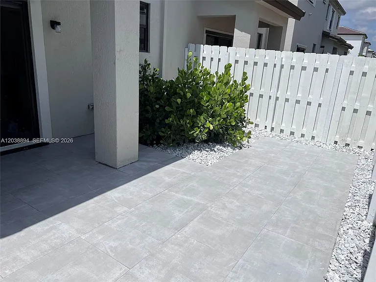 15925 SW 2nd Pl — Photo 3