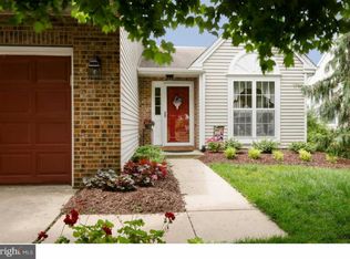 522 Hydrangea Dr, Mount Laurel, NJ 08054