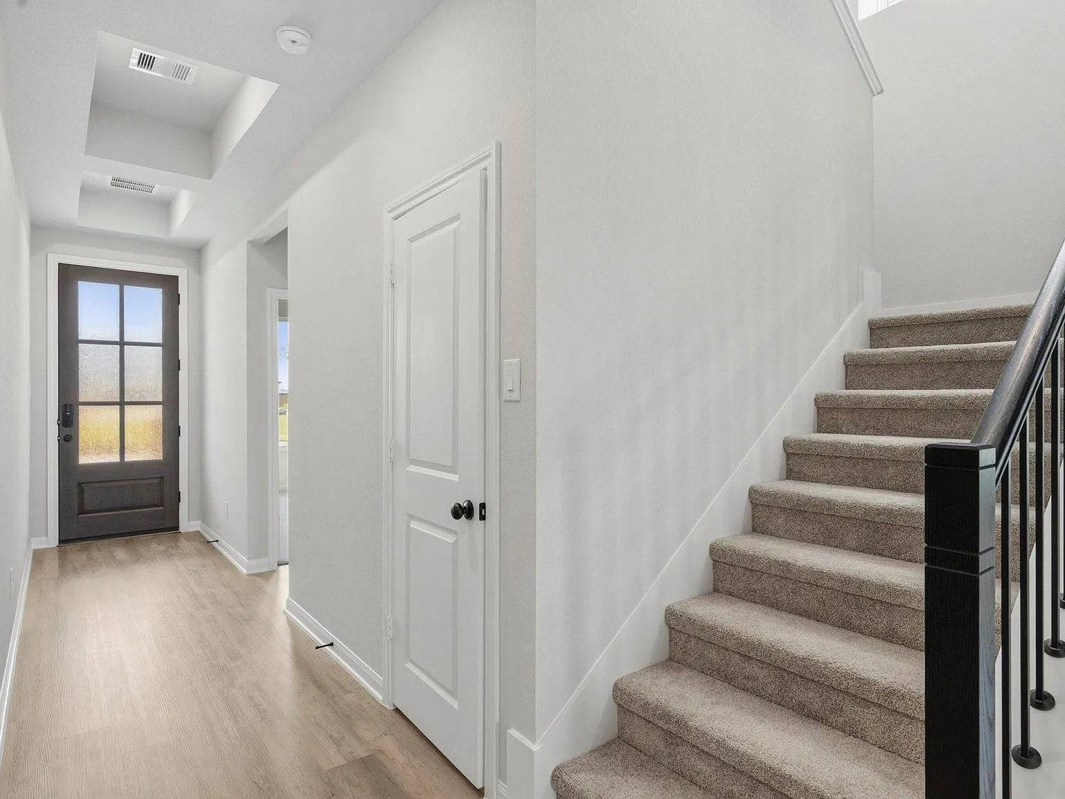 4 bed, 3.0 bath, 2354 sqft, $3,100 — Photo 2