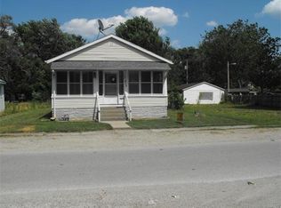 615 N Cherry St, Centralia, IL 62801
