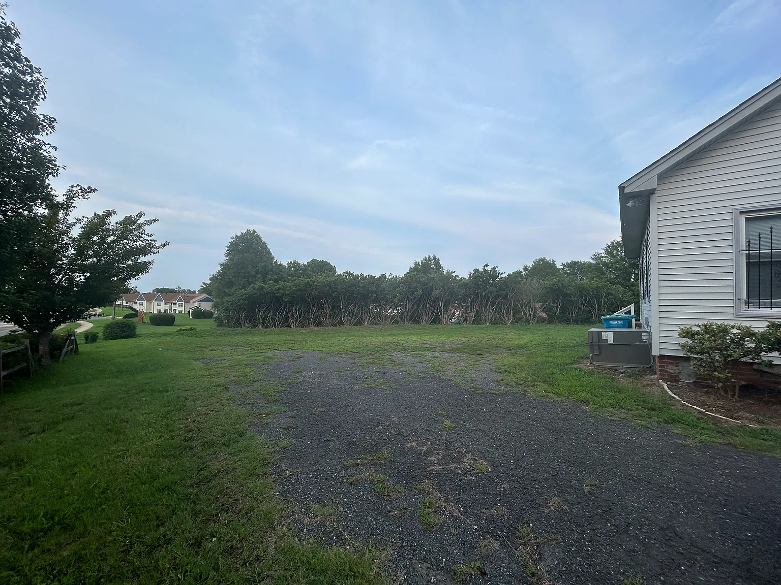 4 bed, 768 sqft, $2,200 — Photo 3