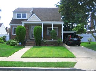 31 Standish Rd, Valley Stream, NY 11580