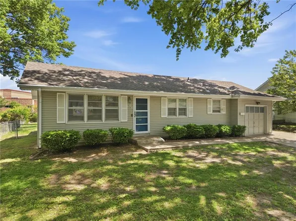 504 N Curtis St, Olathe, KS 66061