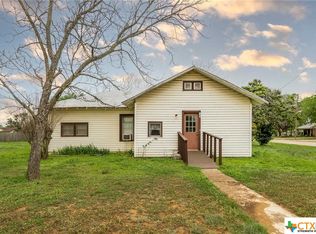 610 Cantrell Ave, Jourdanton, TX 78026