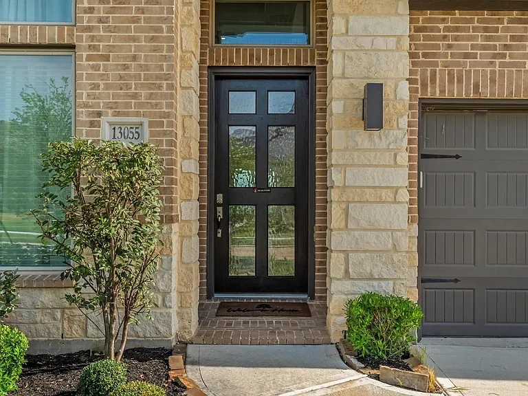 13055 Soaring Forest Dr — Photo 2