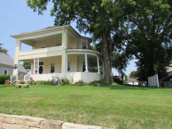 318 W Washington St, Monticello, IA 52310