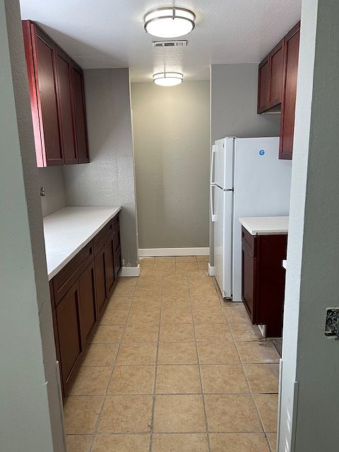 1st image of 677 Balfour Dr