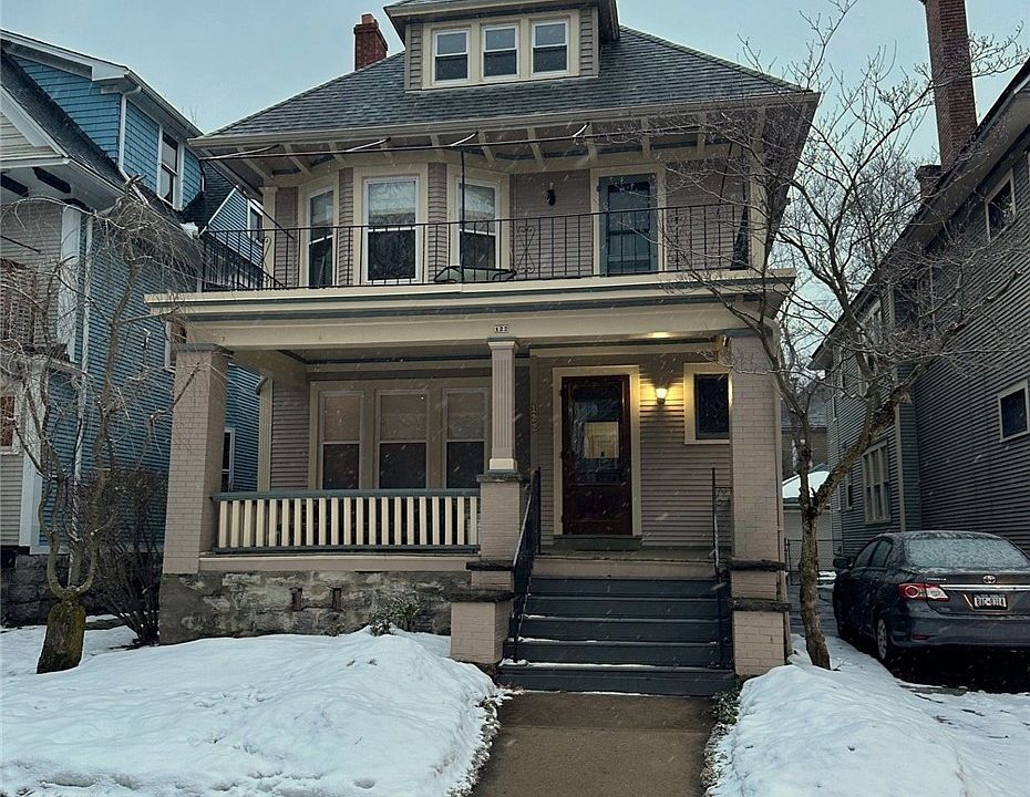 1st image of 122 Saint James Pl