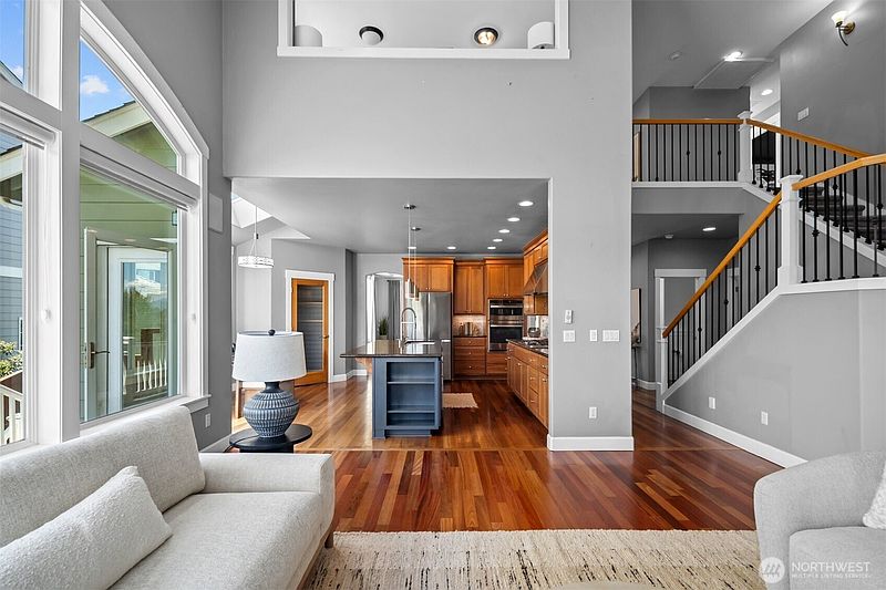 5th image of 2915 219th Avenue E