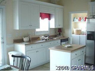 4th image of 2752 N Chatham Ct