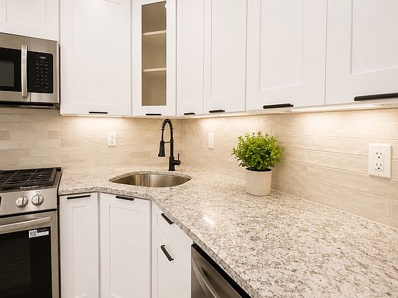3rd image of 422 Fountain St #1