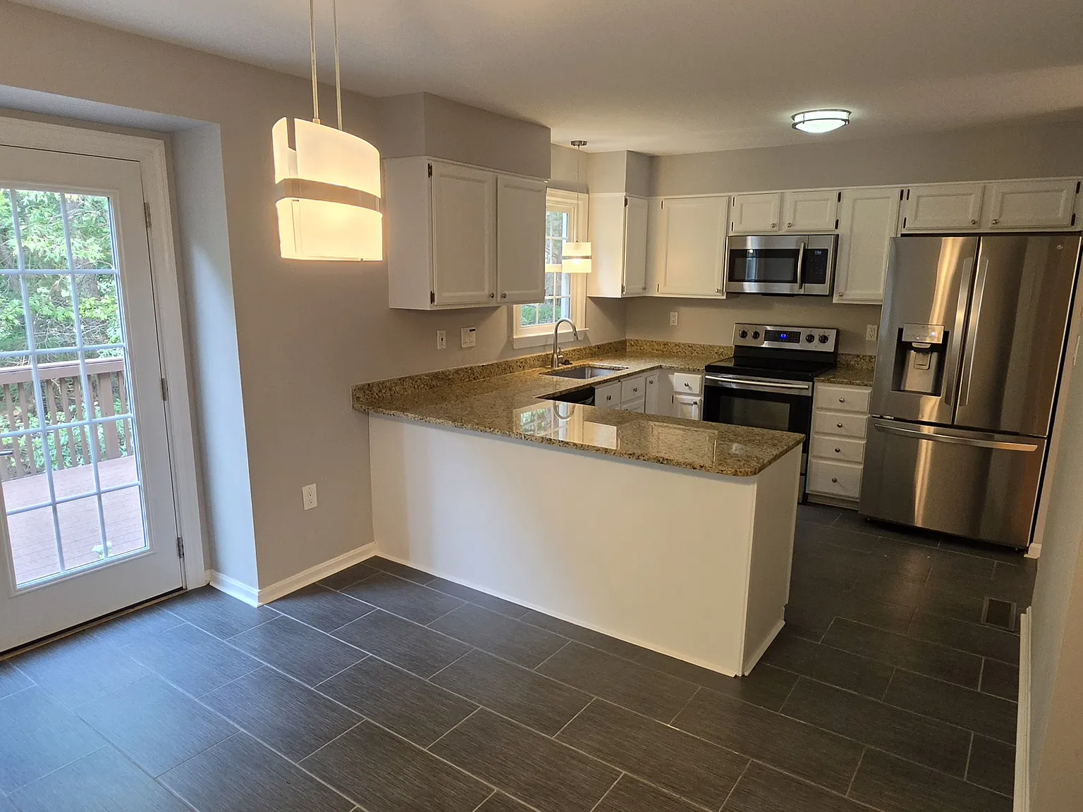 3 bed, 3.5 bath, 1480 sqft, $3,695 — Photo 3