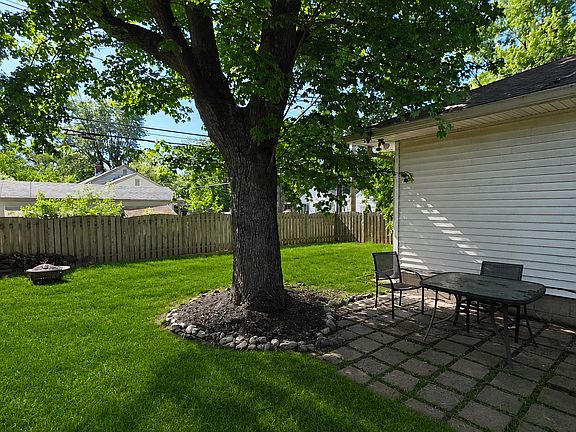 3rd image of 5662 Primrose Ave