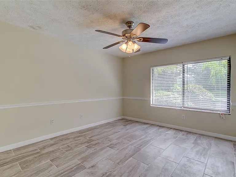 10406 Reclinata Ln — Photo 23