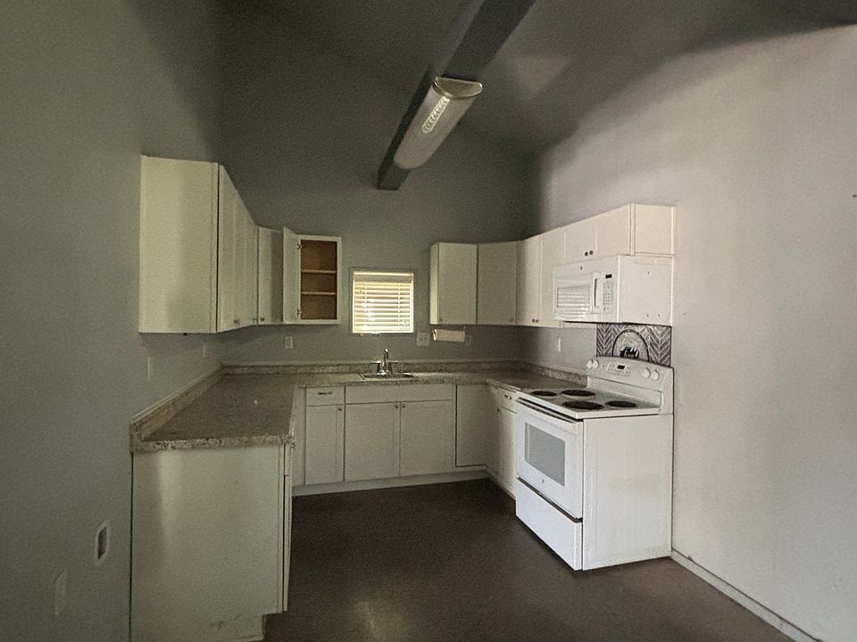 2nd image of 3608 Pickett St