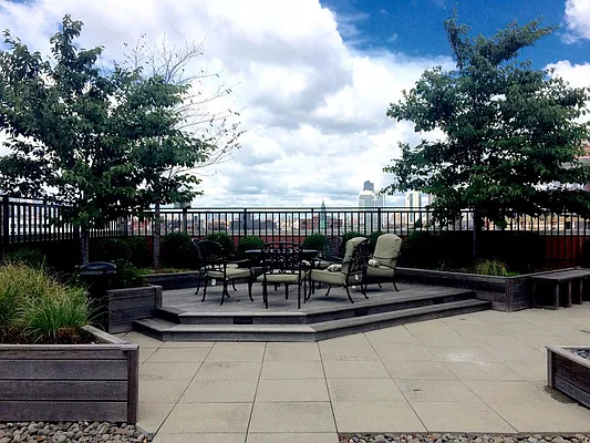 Rented by Loom Group | media 45