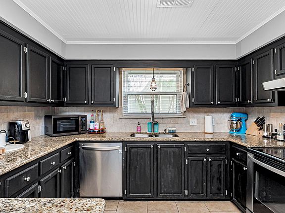 2nd image of 9221 Fox Run Ave