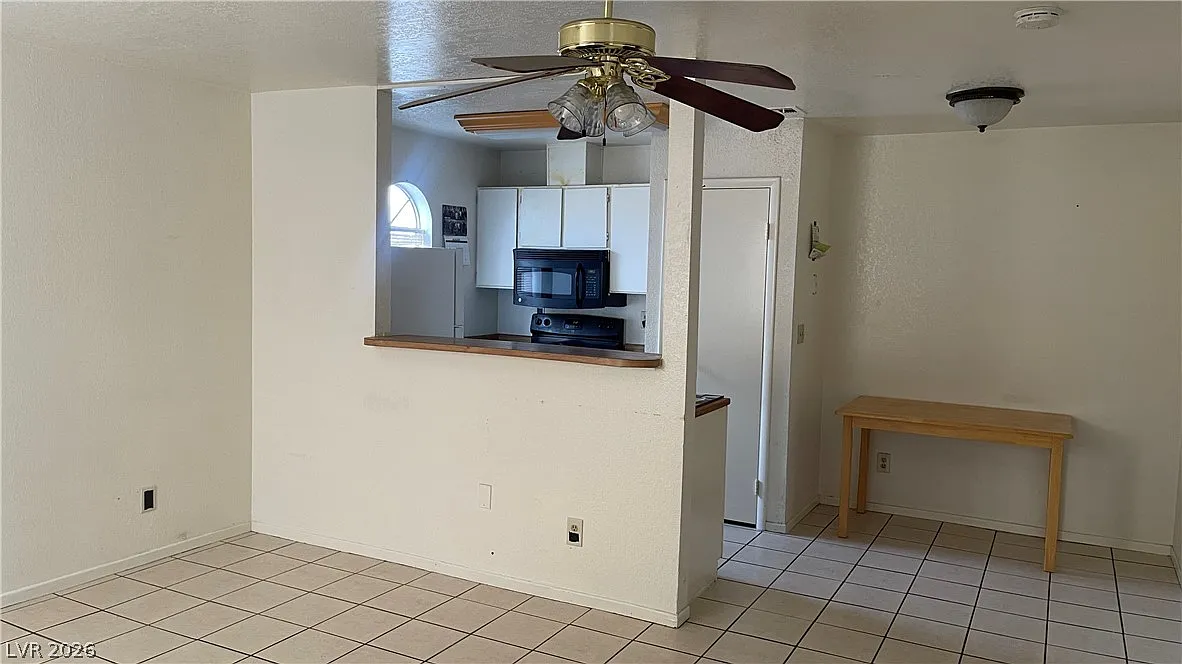 1 bed, 1.0 bath, 585 sqft, $1,000 — Photo 1