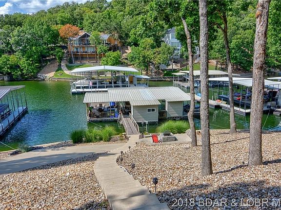 It is an easy ride to the lake when you take the cart path with lakeside turn around!
