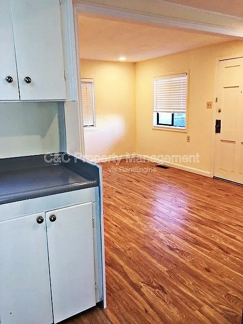 Building Photo - 244 Carmel Ave #1