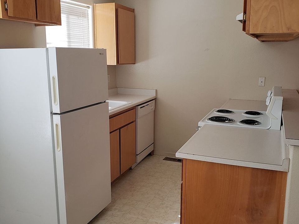2nd image of 1024 E 5th St Unit 103