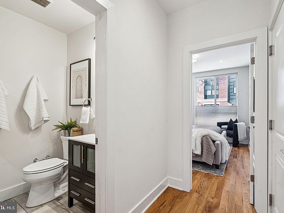 5th image of 979 N Marshall St #1