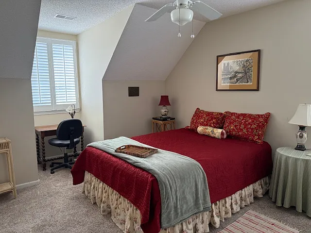 Second bedroom with desk