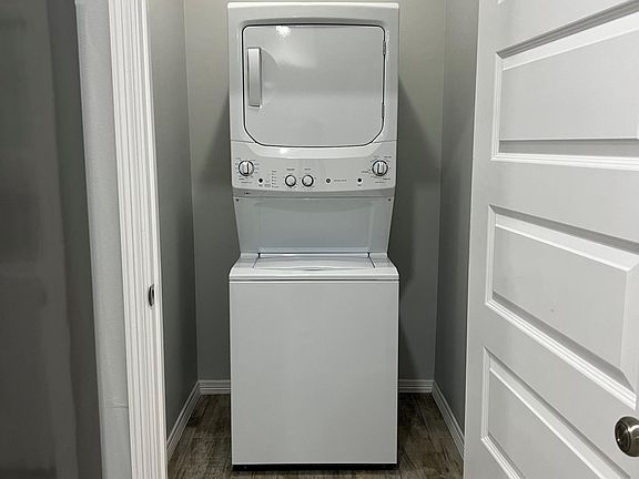 5th image of 1401 Heritage Dr #3