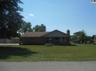 7403 N Madison Ct, Hutchinson, KS 67502
