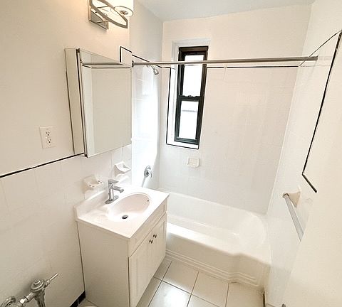 5th image of 3439 Knox Pl APT 5A