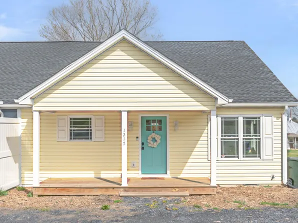 1217 S Delphine Ave, Waynesboro, VA 22980