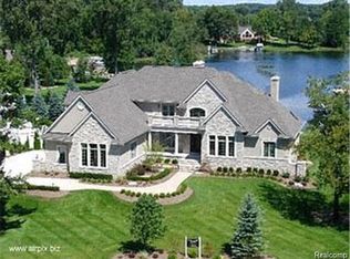 2864 Vero Dr, Highland, MI 48356