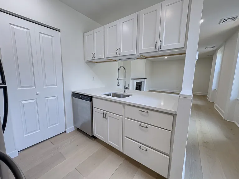 1703 Green St #5 — Photo 15