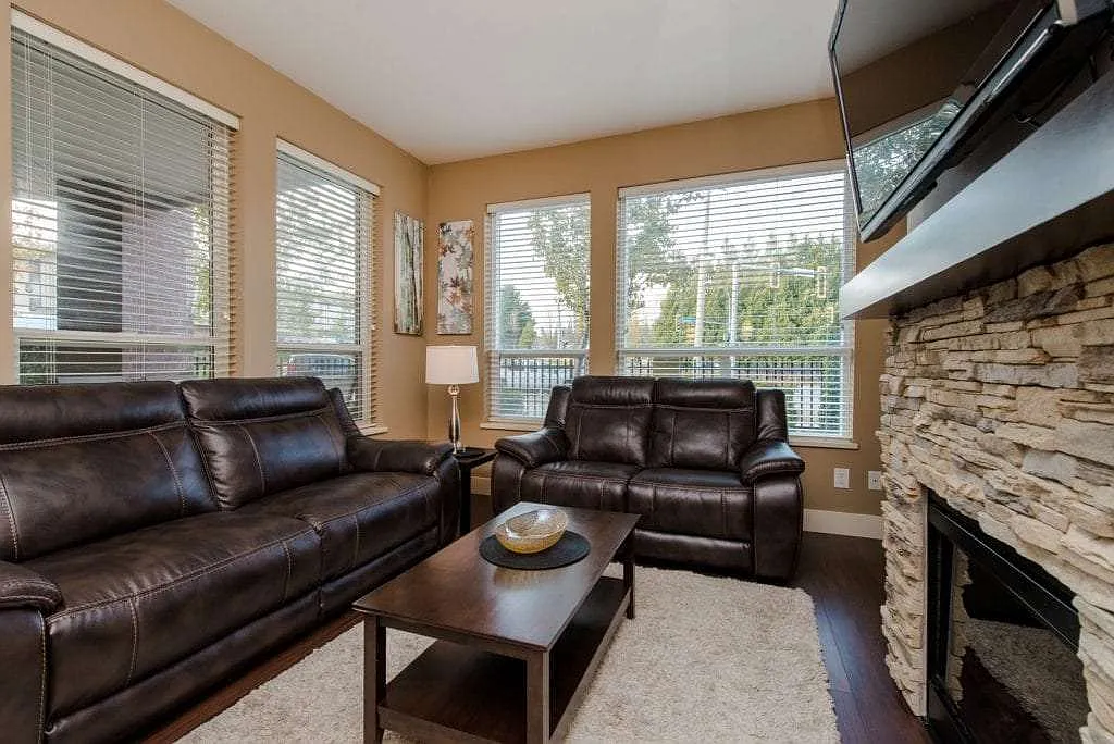 3 bed, 1100 sqft, $4,950 — Photo 2