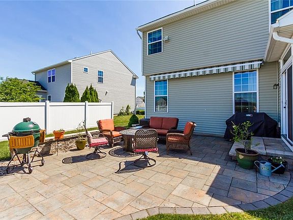 5th image of 1590 Clovertrail Dr