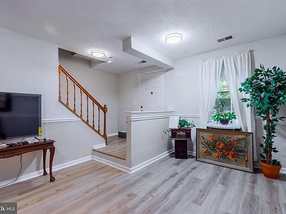 5th image of 506 Pickwick Village Way