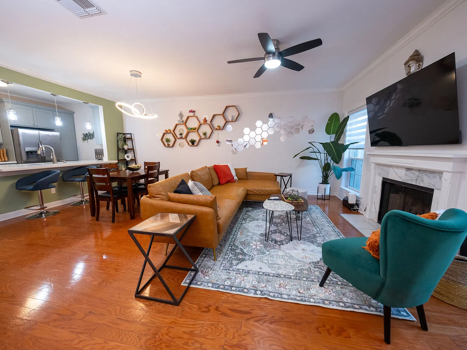 2 bed, 2.5 bath, 1600 sqft, $3,200 — Photo 2
