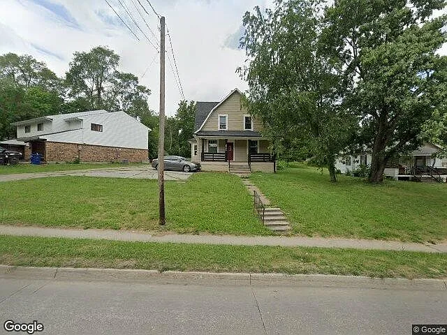 Spacious 4 bedroom home with 2 large decks — Photo 1