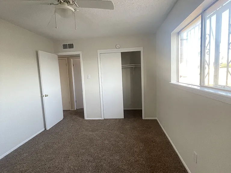 5761 Longview Dr — Photo 15